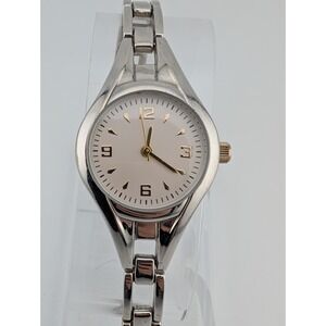 Time & Tru Watch Women 27mm Silver Case 7.25"‎ Band- New Battery